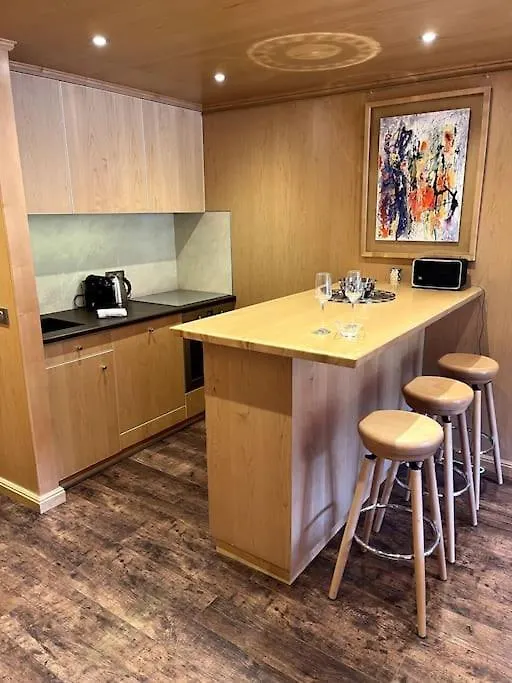 Apt 8P, Ski-In, Ski-Out, Parking Méribel